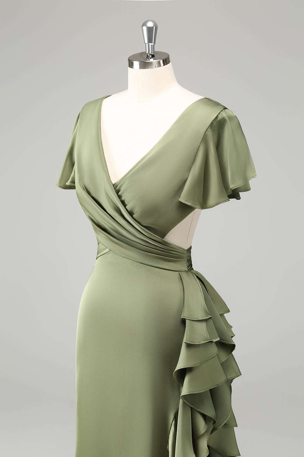 Olive V Neck Satin Skjede Bryllup Guest kjole med Ruffles