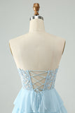 Lyseblå A Line Sweetheart Tiered Short Homecoming Dress med Appliques