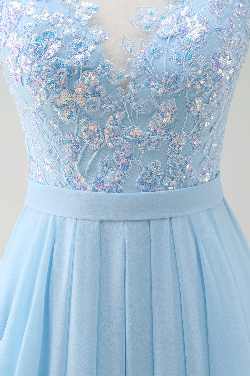 Glitrende himmelblå Bateau hals plissert lang brudepikekjole