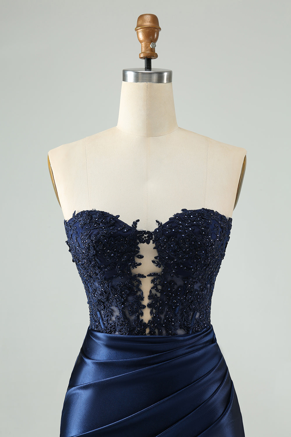 Sparkly Navy Bodycon stroppeløs hul ut Homecoming kjole med blonder