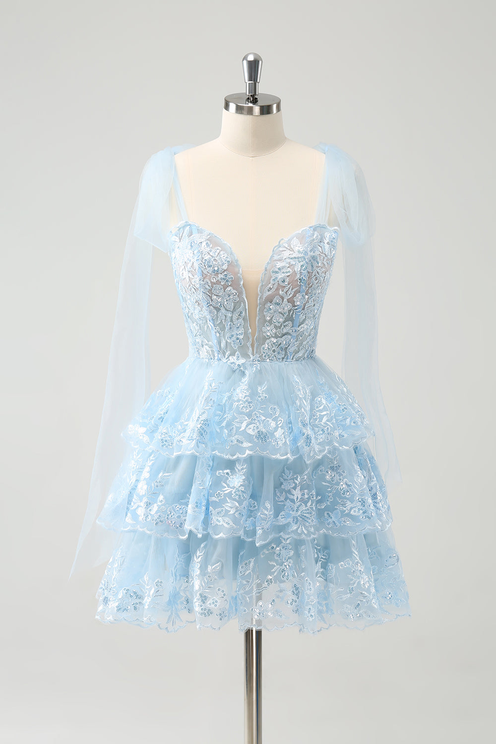 Glitter Blue A Line Embroidery Tiered Homecoming Dress med Appliques