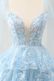 Glitter Blue A Line Embroidery Tiered Homecoming Dress med Appliques