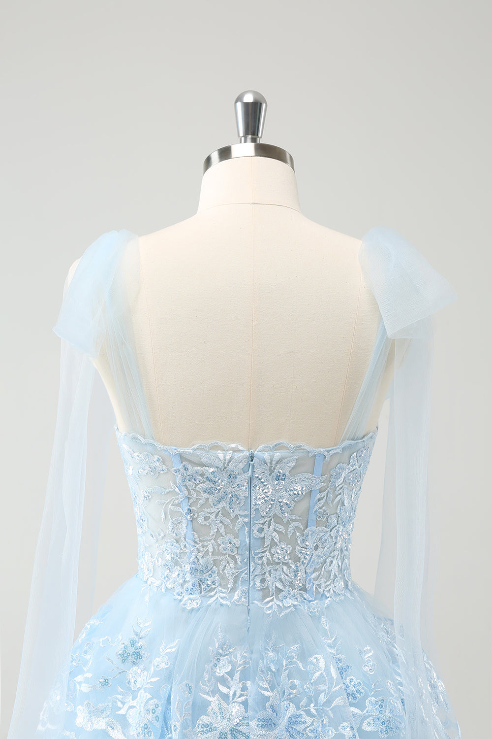 Glitter Blue A Line Embroidery Tiered Homecoming Dress med Appliques