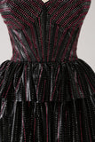 Sparkly Black Pink Sweetheart Tiered Homecoming Dress med perler