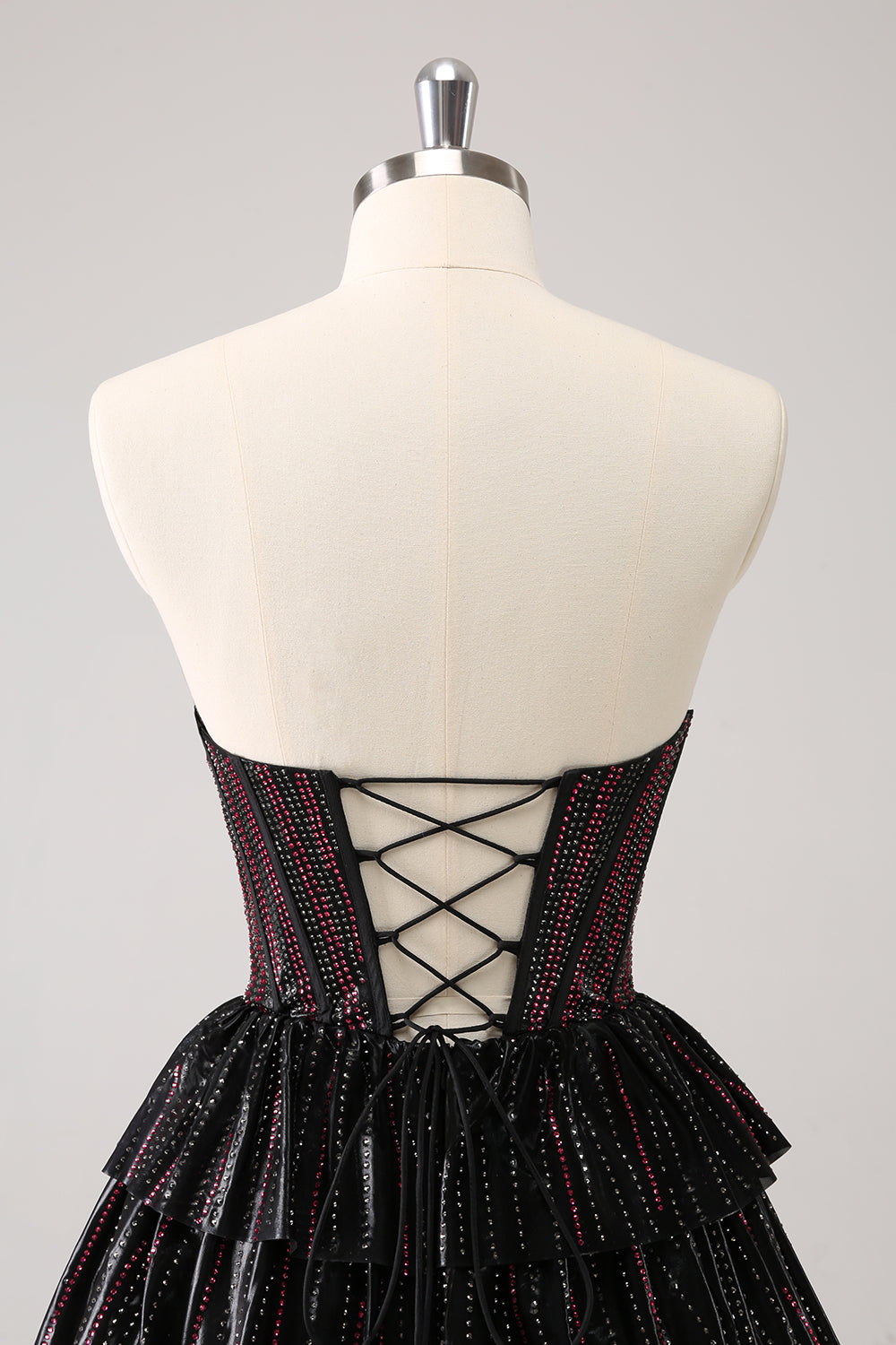 Sparkly Black Pink Sweetheart Tiered Homecoming Dress med perler