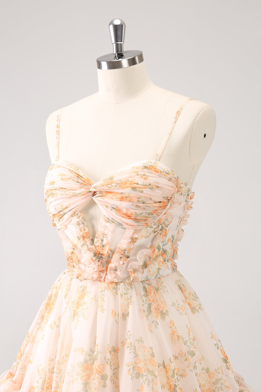 Gul A-linje Front Twist Kort Floral Homecoming Kjole Med Volanger