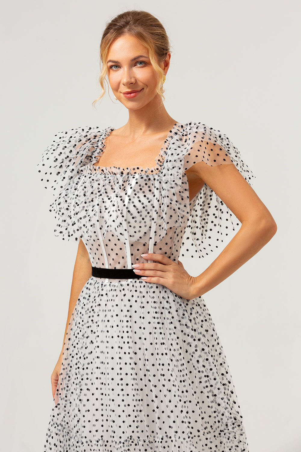 Hvit Svart A-linje Off The Shoulder Lang Ballkjole med Dot