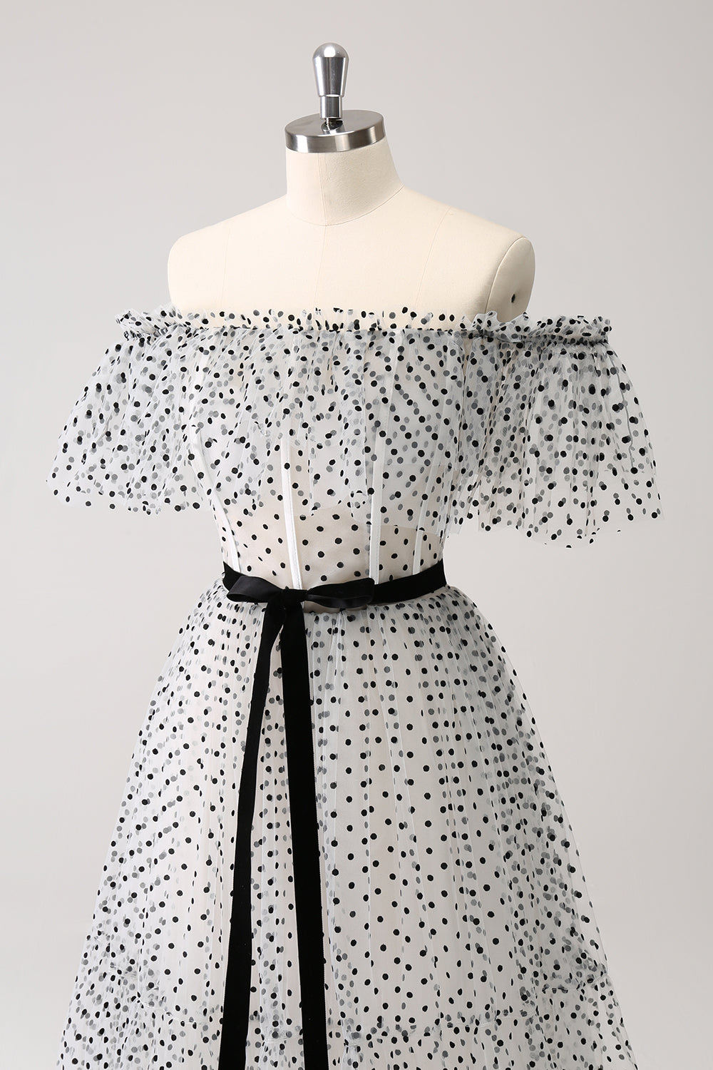 Hvit Svart A-linje Dot Off-the-Shoulder Ballkjole