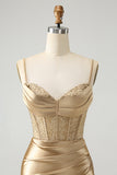 Golden Spaghetti stropper Bodycon Korsett Satin Homecoming kjole med Slit