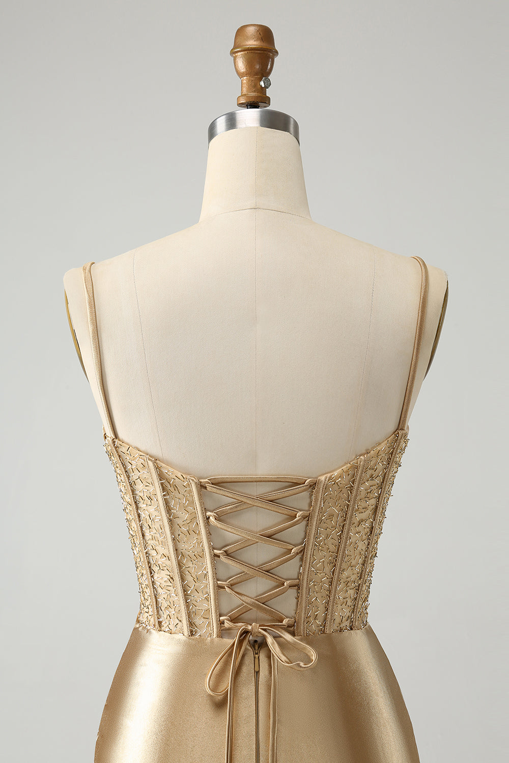 Golden Spaghetti stropper Bodycon Korsett Satin Homecoming kjole med Slit