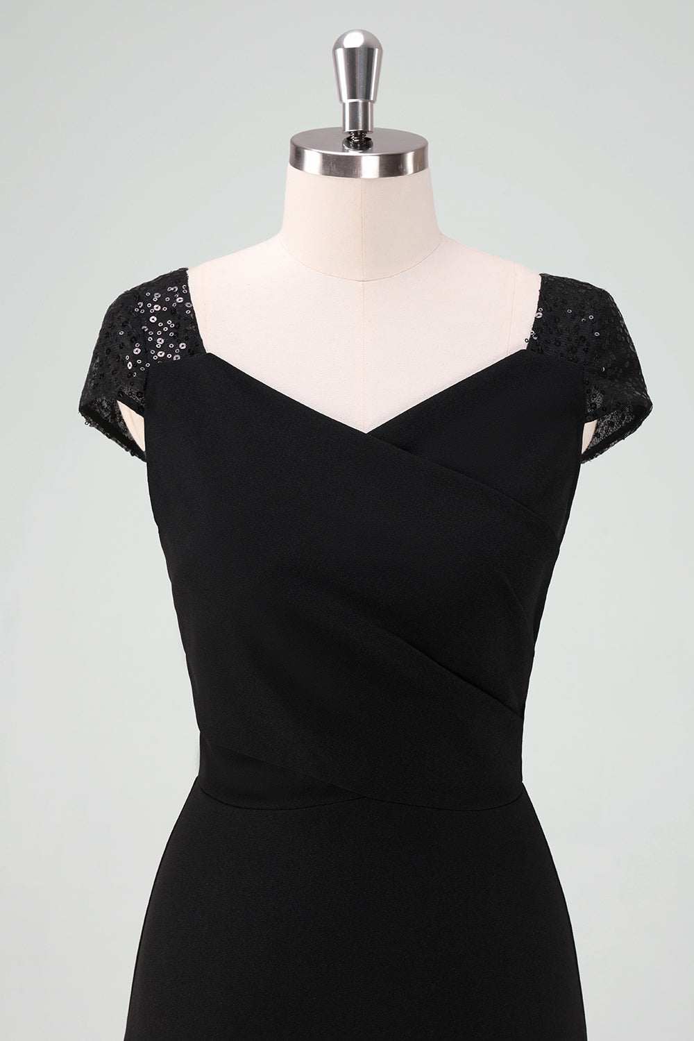 Svart High-Low Cocktail Kjole med Cap Ermer