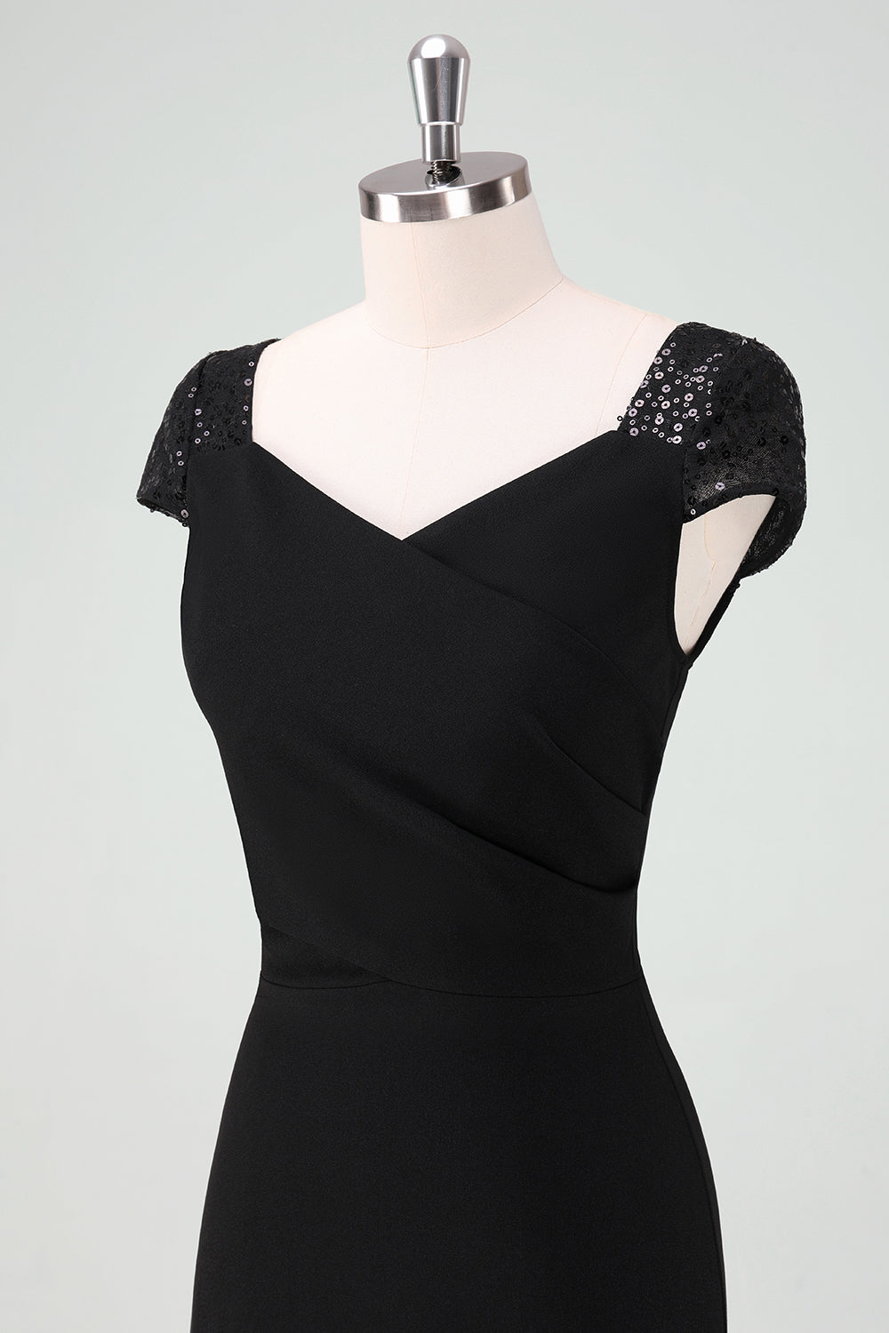 Svart High-Low Cocktail Kjole med Cap Ermer