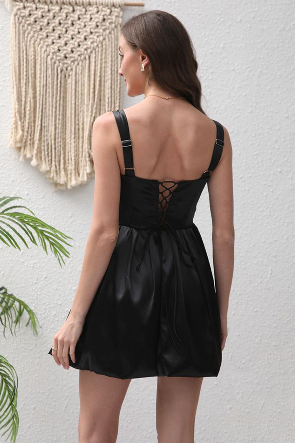 Svart A-linje Satin Mini Festkjole