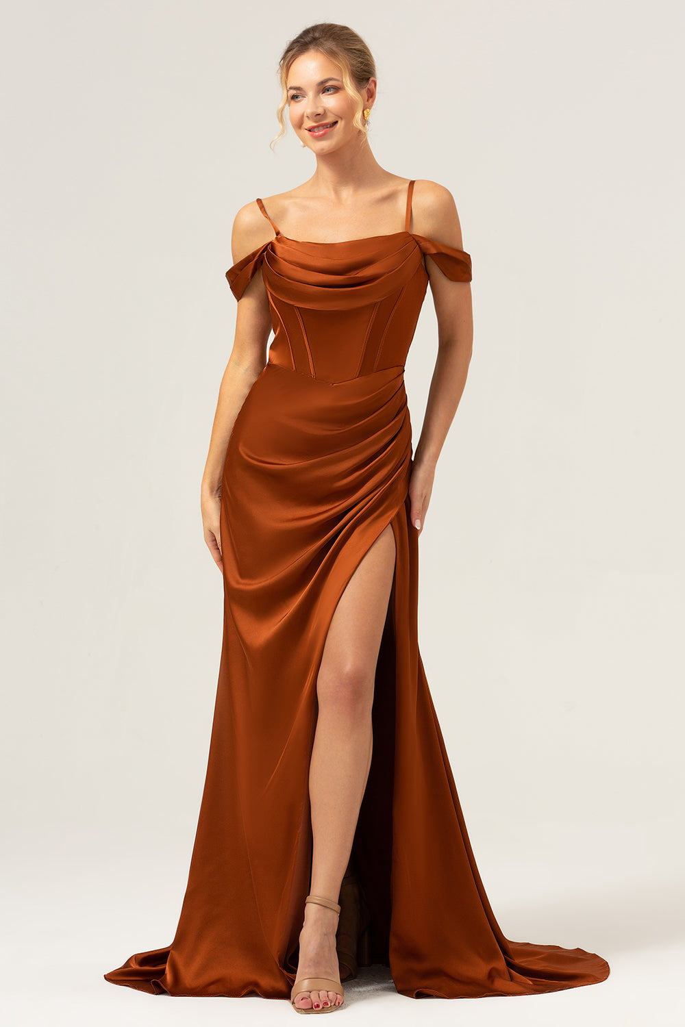 Korsett Coffee Mermaid Cold Shoulder Ruched Brudepikekjole Med Spalte