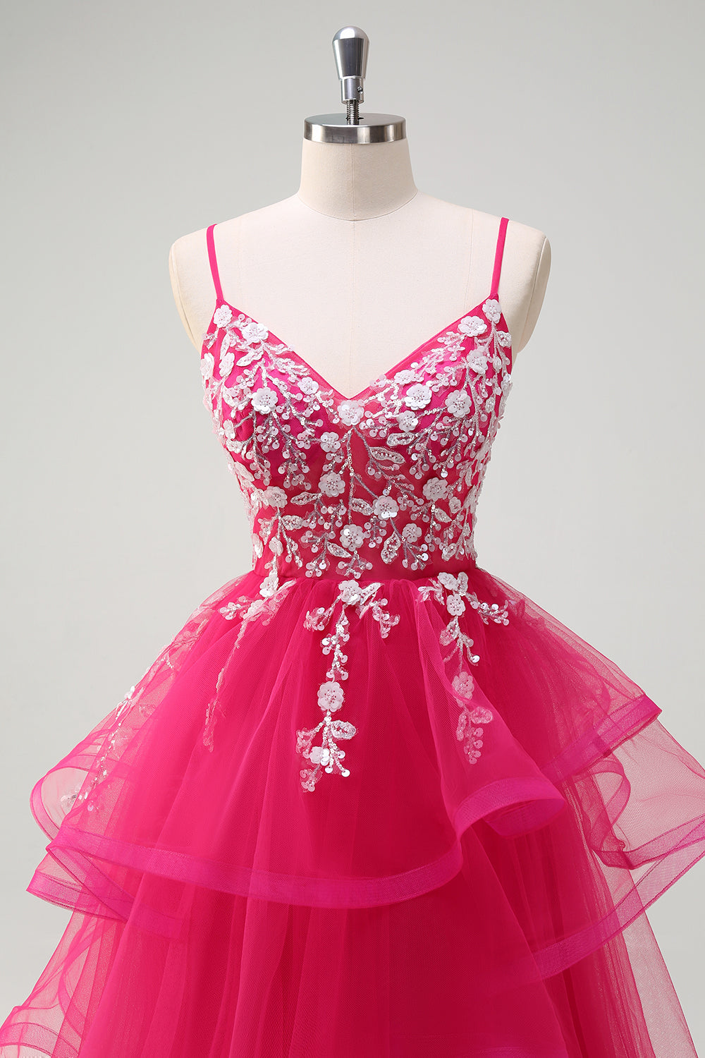 Glitrende Fuchsia A-linje Spaghetti Stropper Ruffles Tyll Lang Ballkjole med applikasjoner