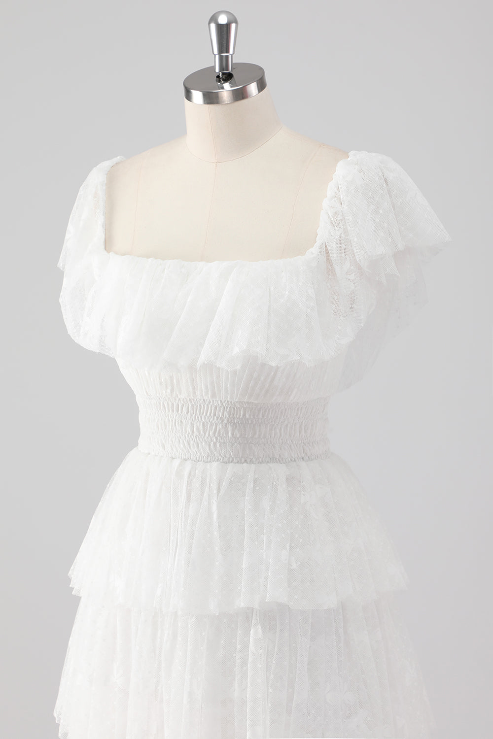 En linje svart firkantet hals formell kjole