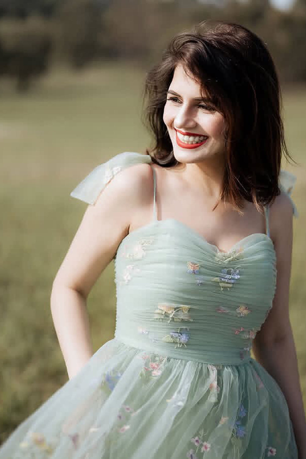 grønn tyll A-linje Spaghetti stropper rynket lang ballkjole med broderi