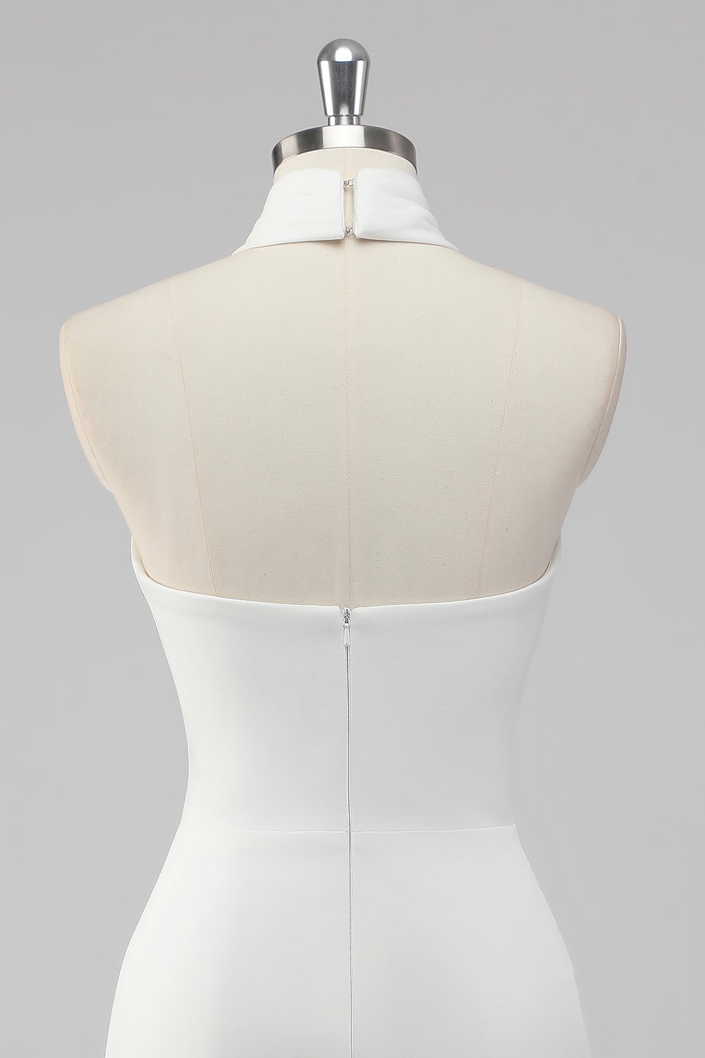 A-linje halterneck sateng liten hvit konfirmasjonskjole