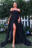 Elegant svart off-shoulder ballkjole med flytende kappeermer