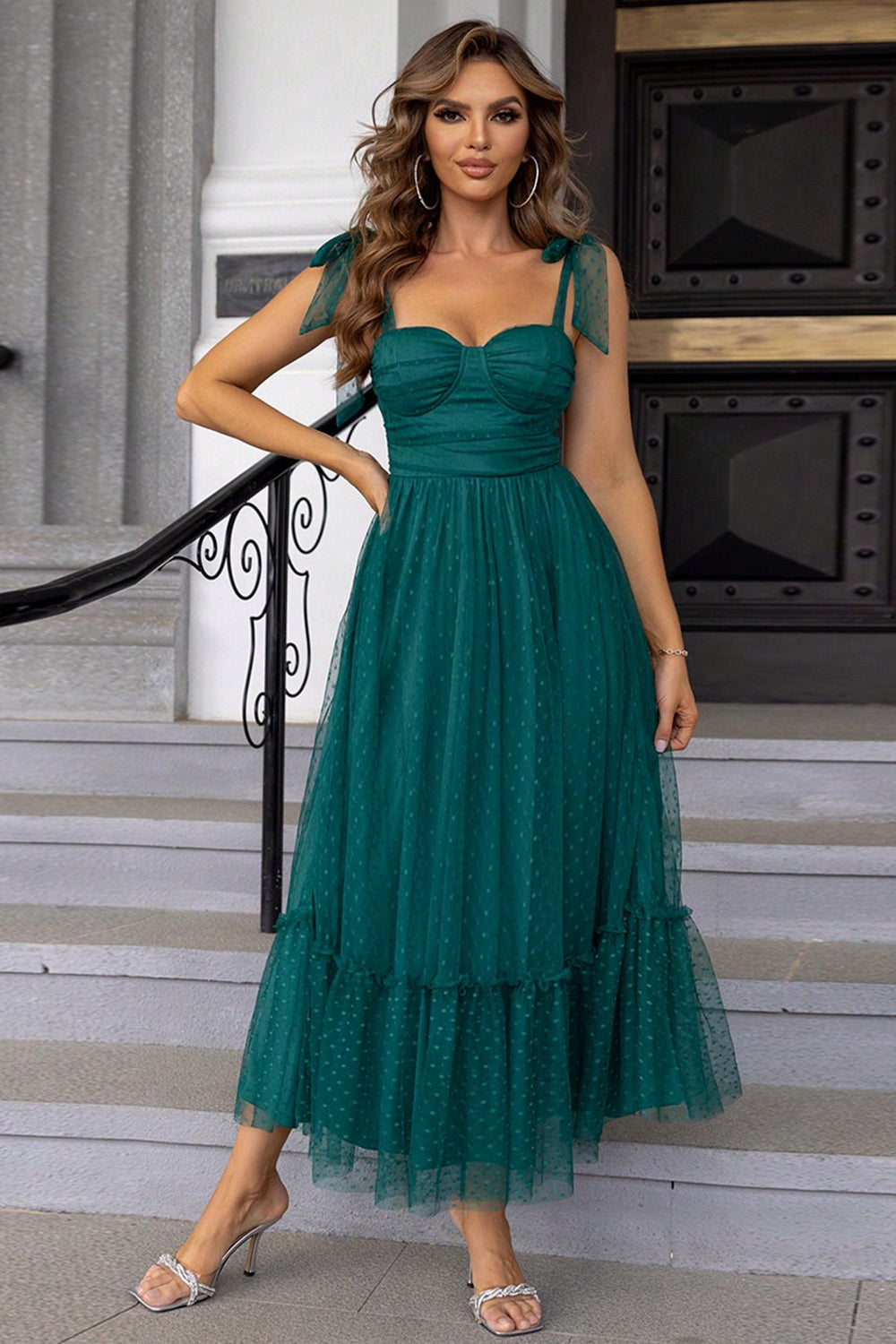 En linje plissert sløyfe Spaghetti Stropper Svart Lang Brudepikekjole