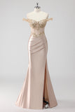 Glitrende champagne off the shoulder korsett applikert ballkjole med splitt