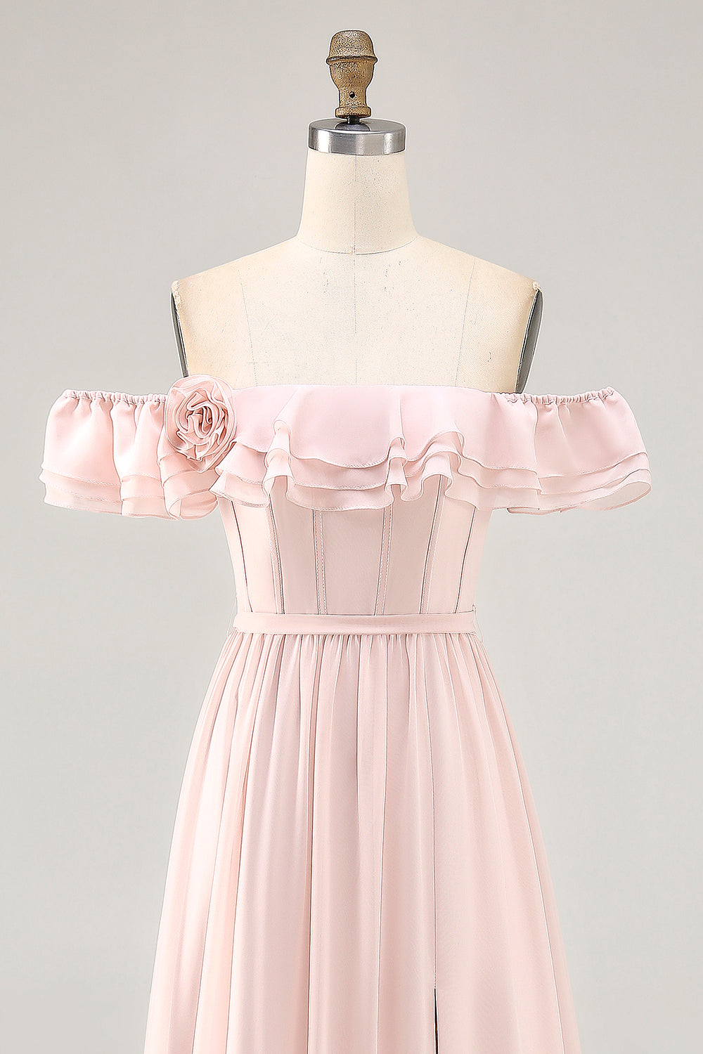 Off The Shoulder Blush Ruffled A Line Brudepikekjole med splitt