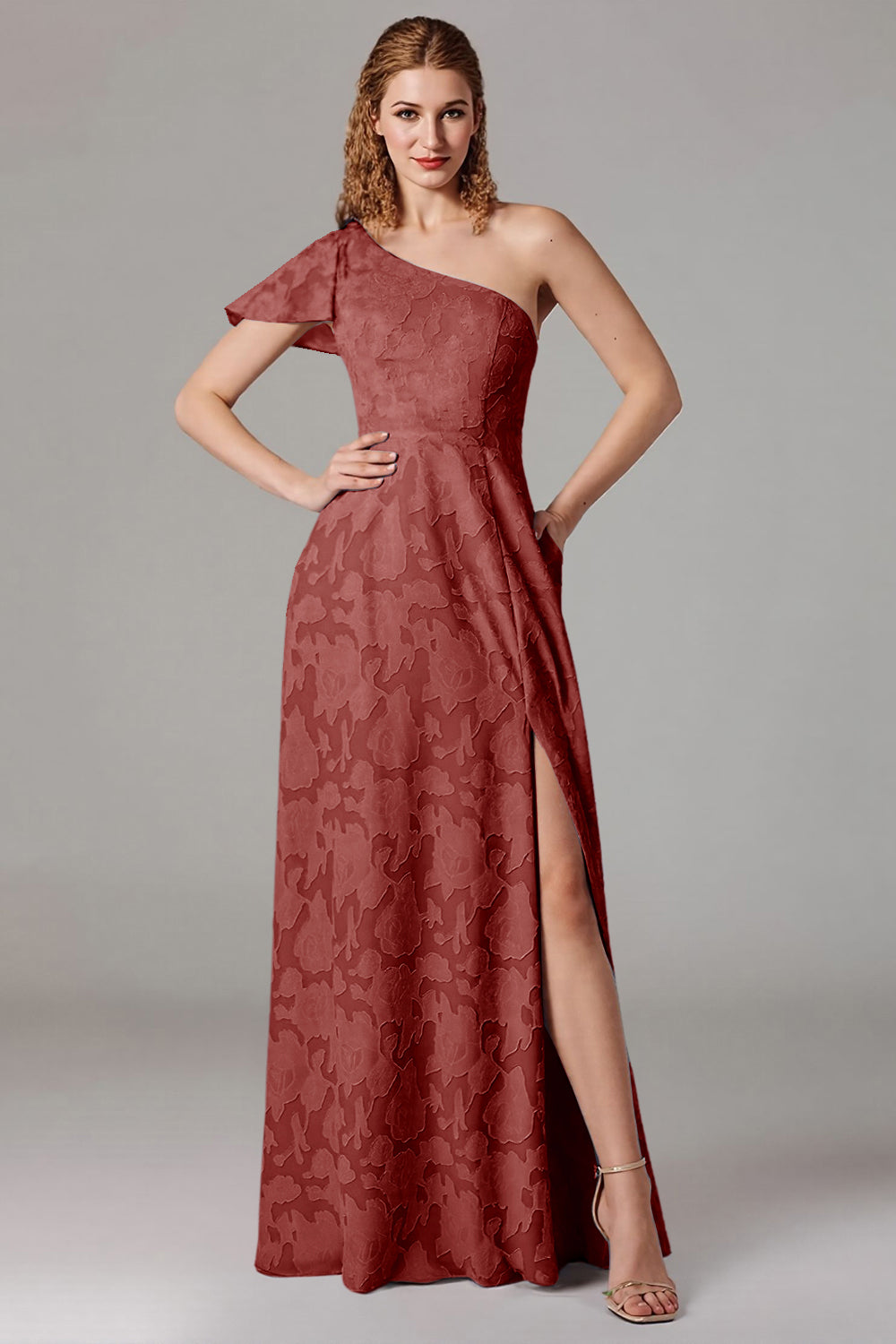 Støvete blå A-linje en skulder brudepikekjole med splitt