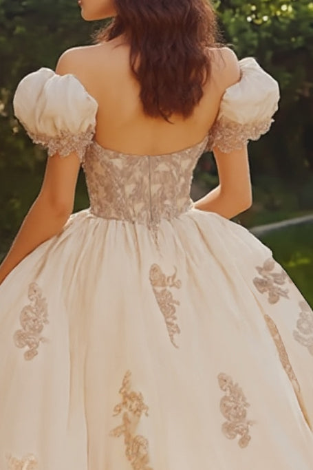 Prinsesse Blush ballkjole Off the Shoulder Tyll Quinceanera kjole med applikasjoner