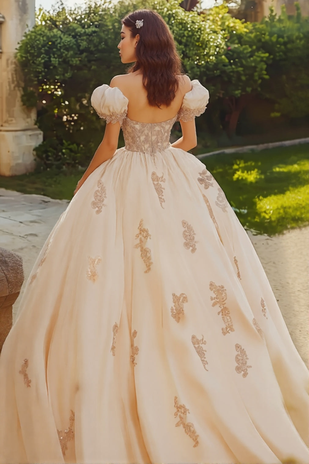 Prinsesse Blush ballkjole Off the Shoulder Tyll Quinceanera kjole med applikasjoner