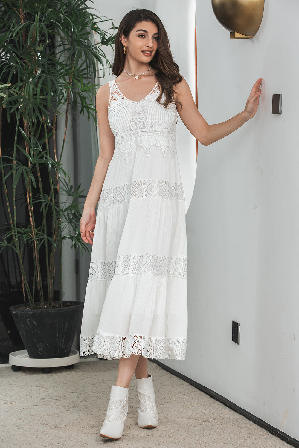 Enkel te-lengde blonder hvit ermeløs Boho Beach Holiday Dress