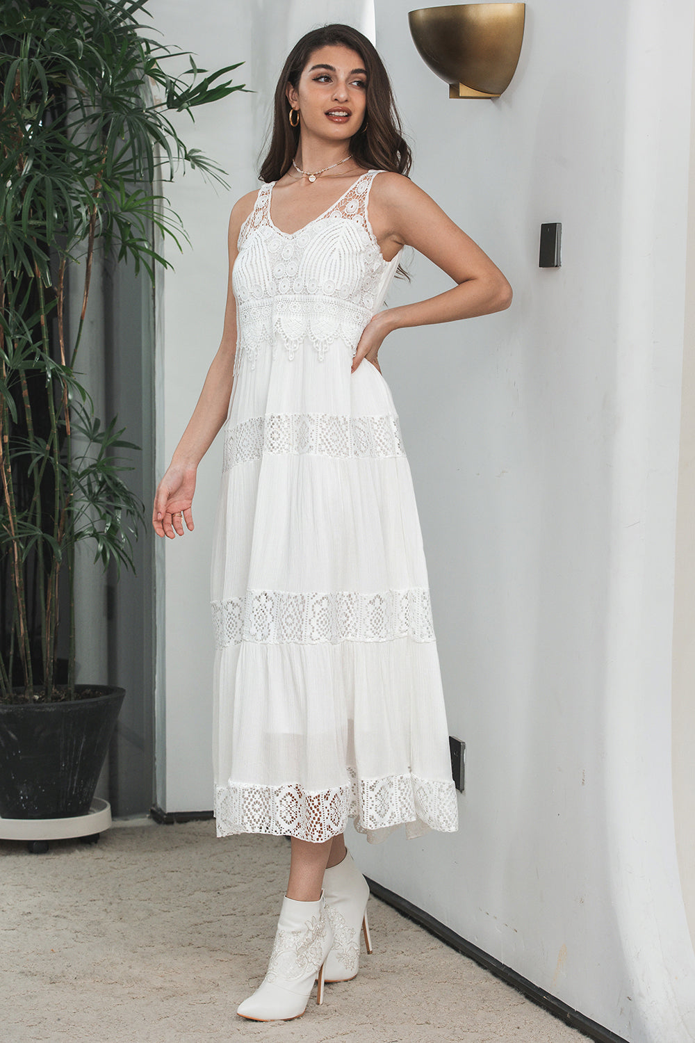 Enkel te-lengde blonder hvit ermeløs Boho Beach Holiday Dress