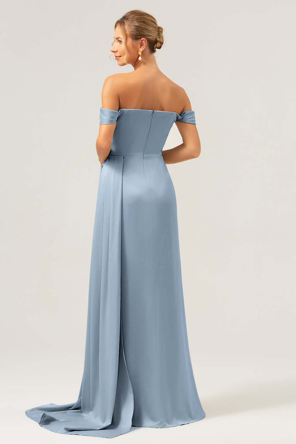 Sage Off The Shoulder Mermaid Plissert sateng brudepikekjole med splitt