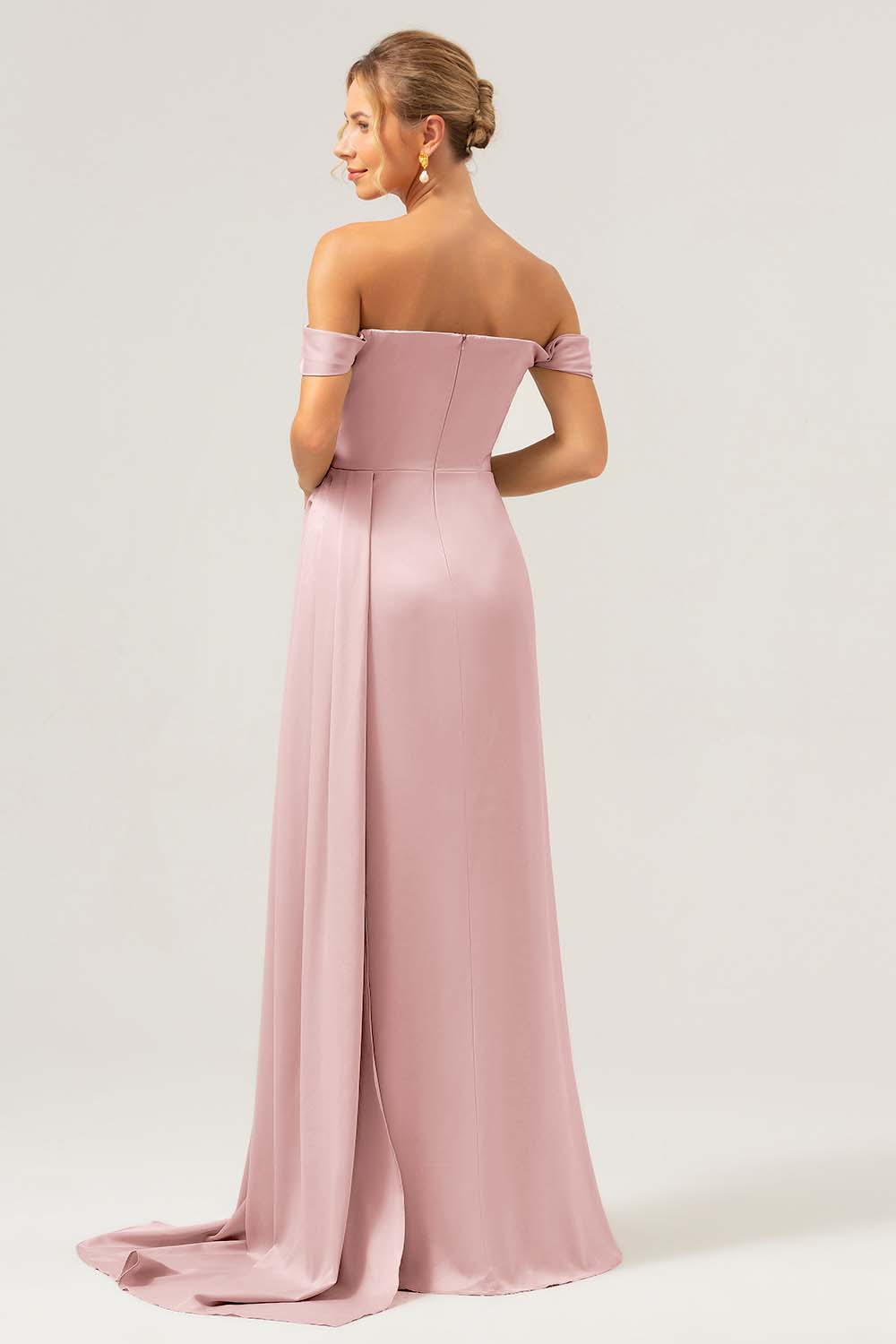 Sage Off The Shoulder Mermaid Plissert sateng brudepikekjole med splitt