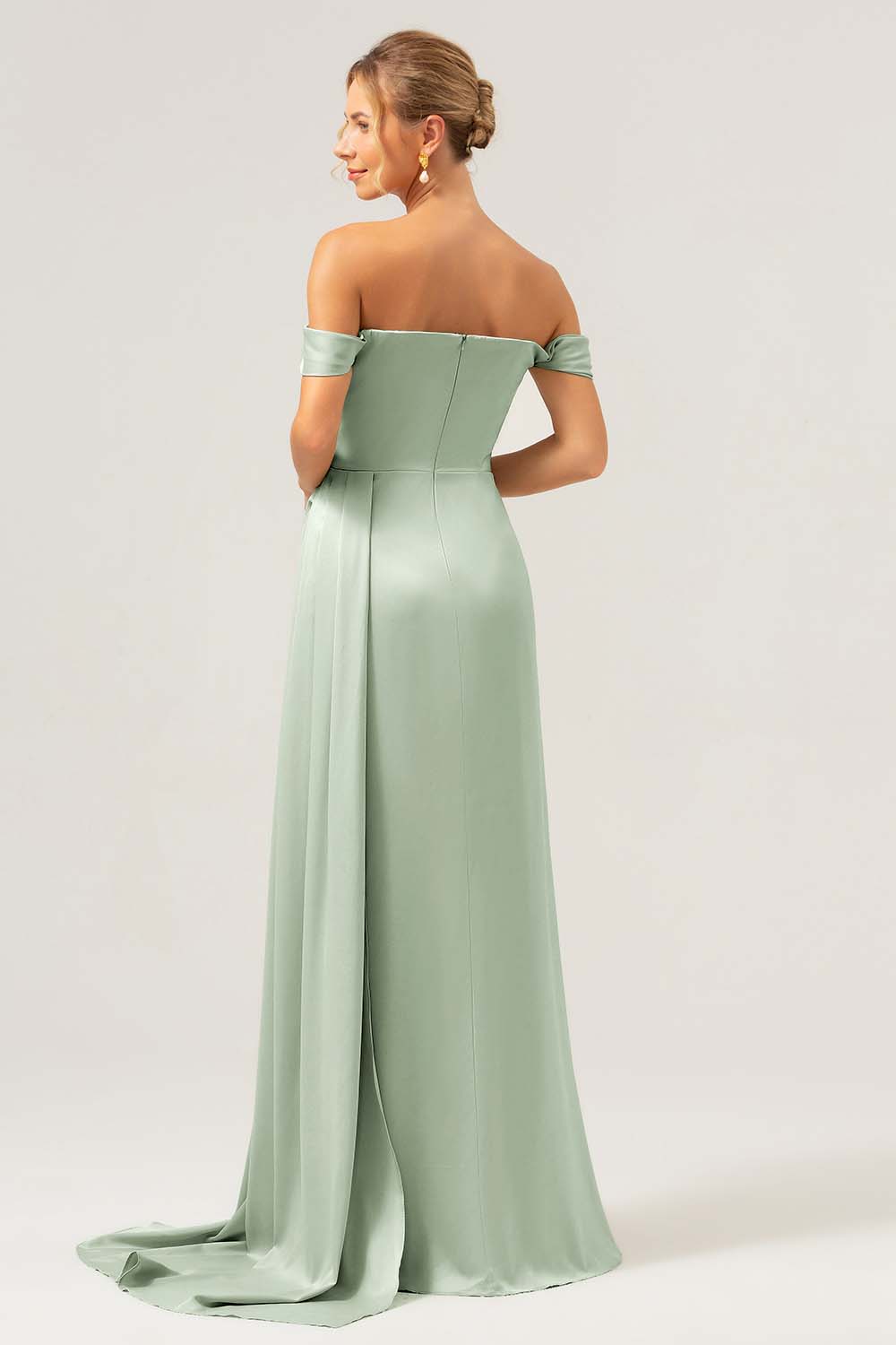 Sage Off The Shoulder Mermaid Plissert sateng brudepikekjole med splitt