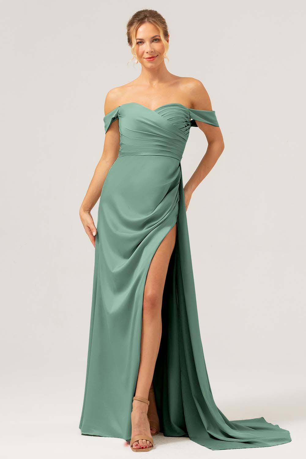 Sage Off The Shoulder Mermaid Plissert sateng brudepikekjole med splitt