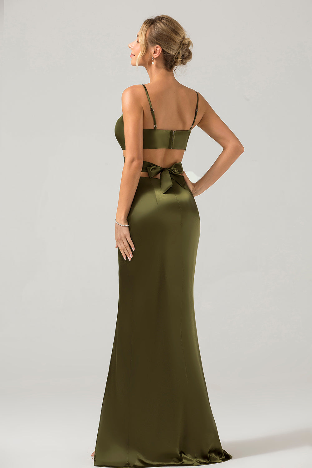 Olive Sheath Spaghetti stropper Cut Out Long brudepike kjole med Slit
