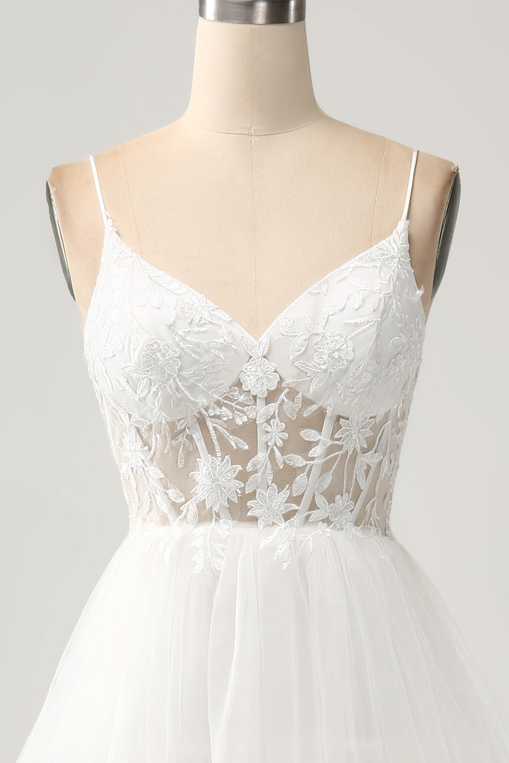 Ivory A-Line Tulle lagdelt korsett Lang brudekjole med spalte