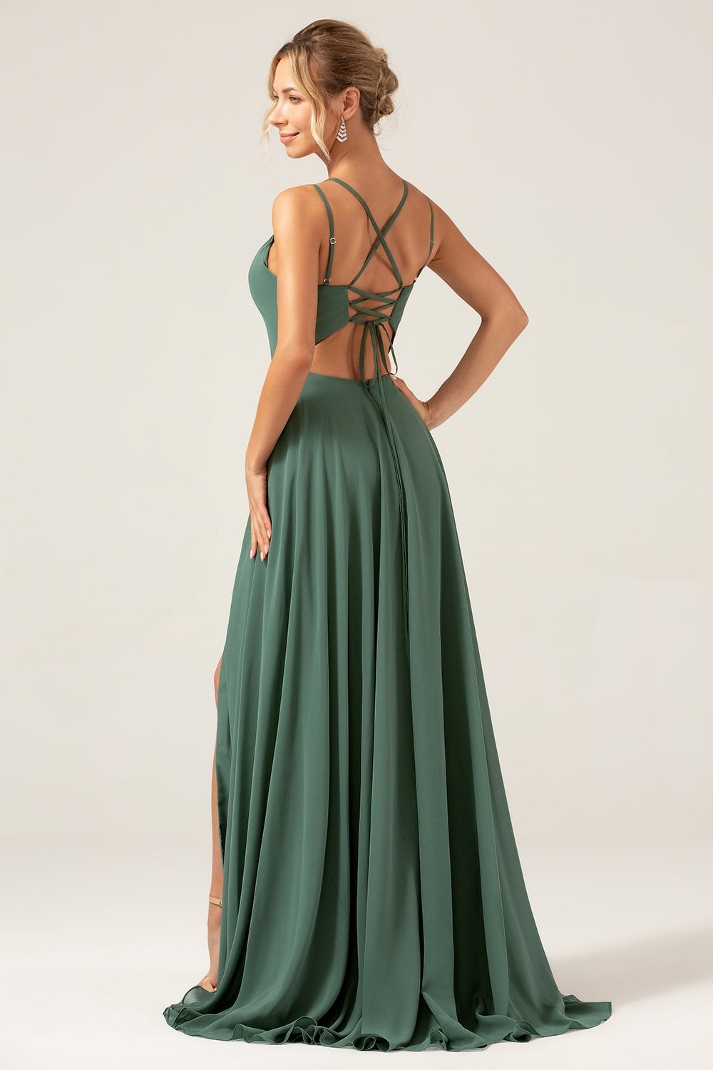 A-Line Spaghetti stropper Backless plissert eukalyptus brudepike kjole