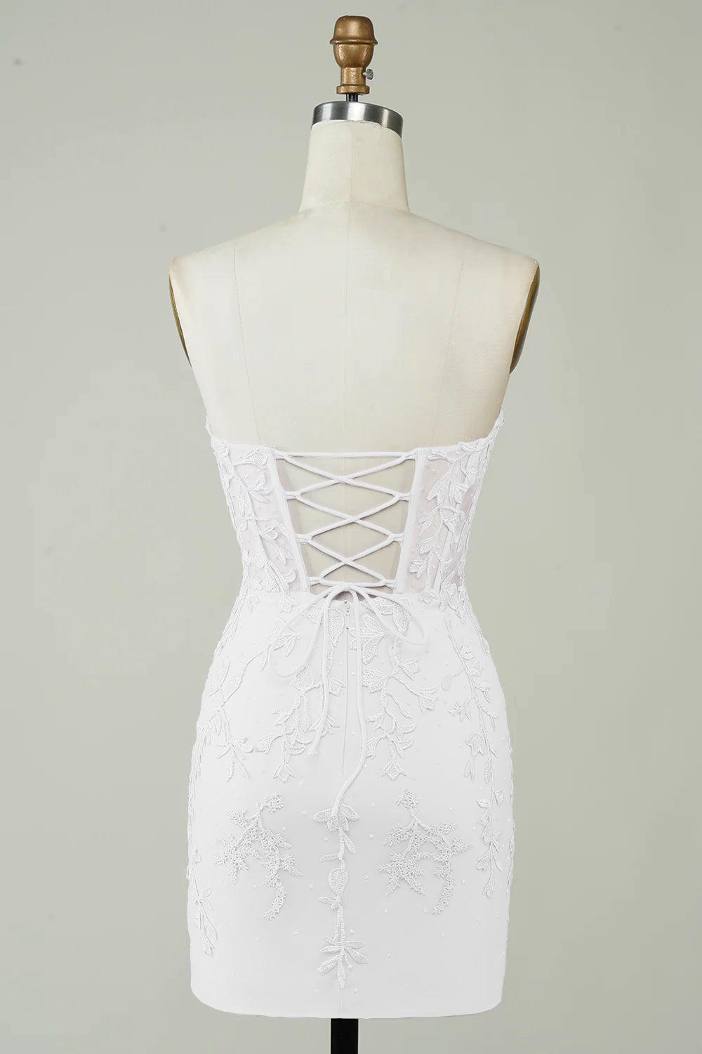 Spaghetti stropper Bodycon liten hvit kjole med applikasjoner