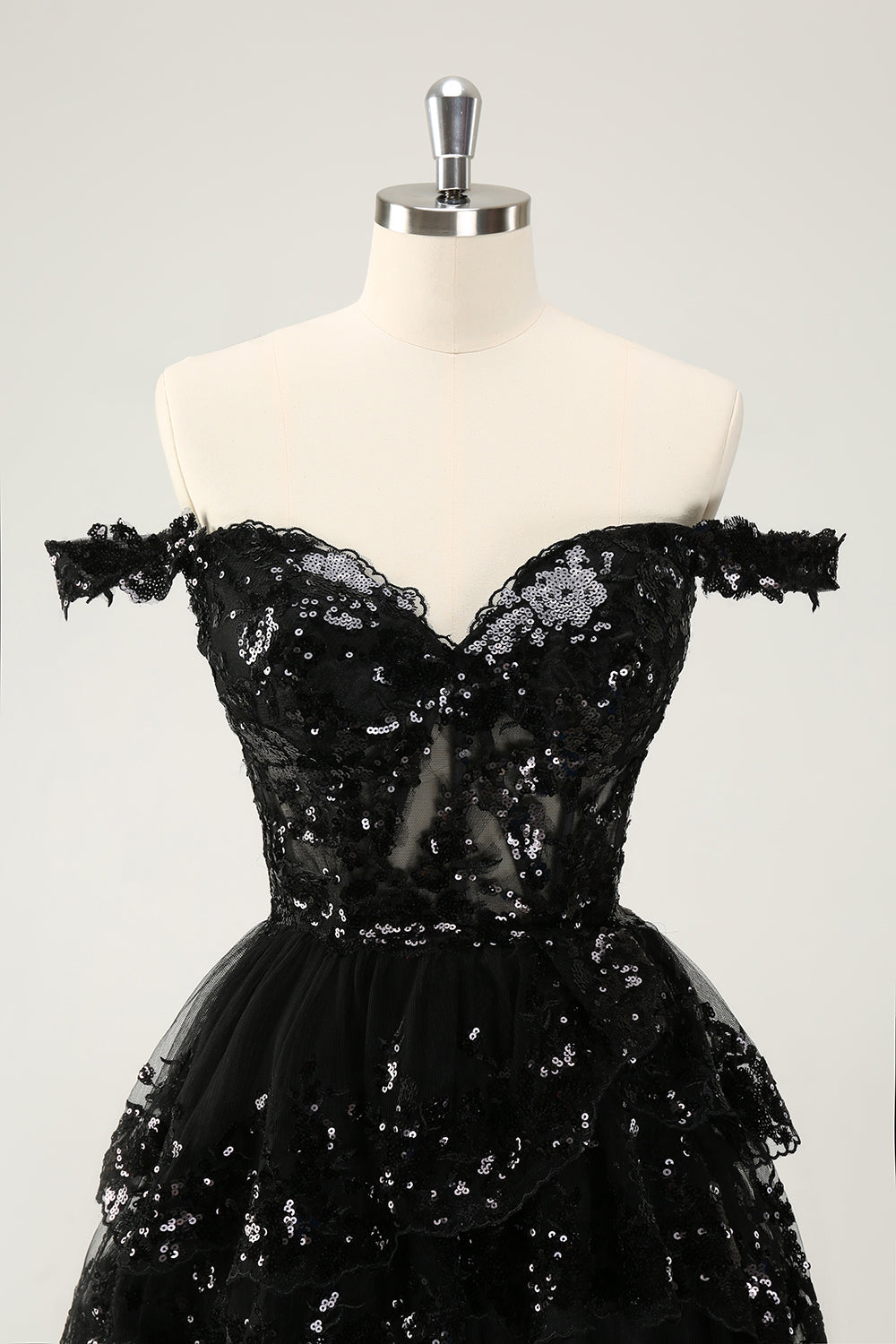 Sparkly Black En linje av skulderen Korsett Tiered Lace Short Homecoming Dress
