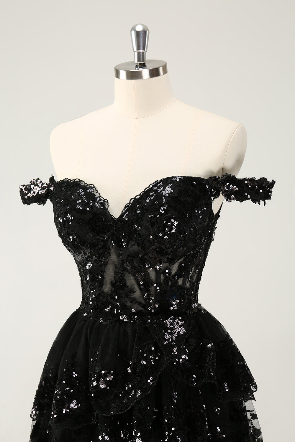 Sparkly Black En linje av skulderen Korsett Tiered Lace Short Homecoming Dress