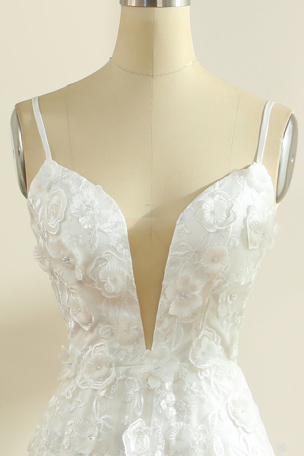 hvit spaghetti stropper boho brudekjole med spalte