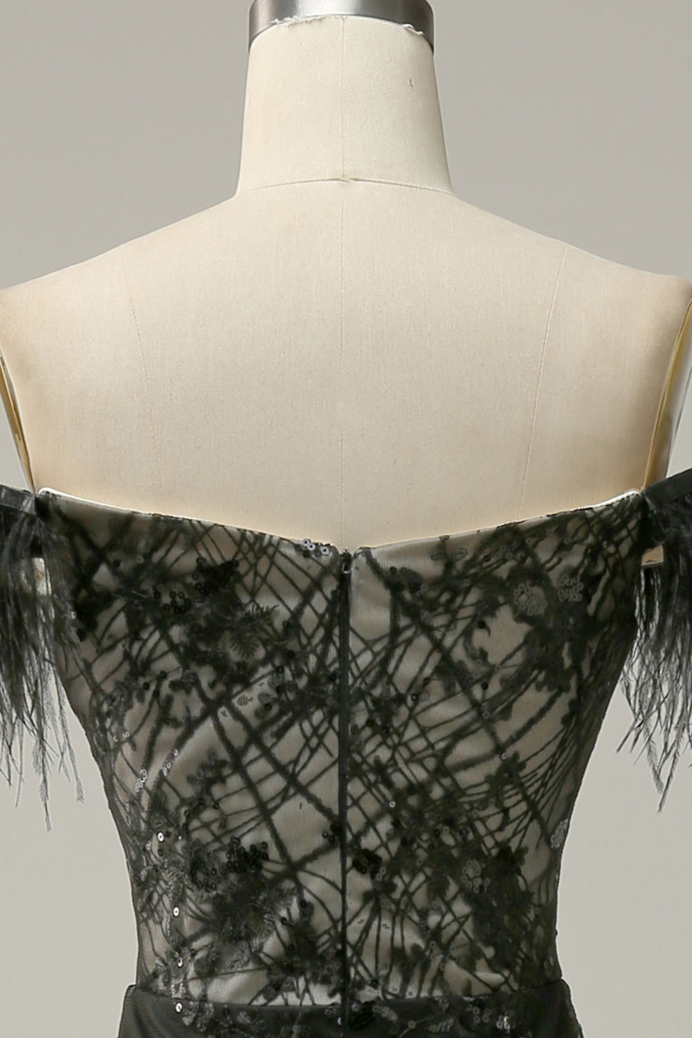 Havfrue av skulderen Svart lang ballkjole med fjær