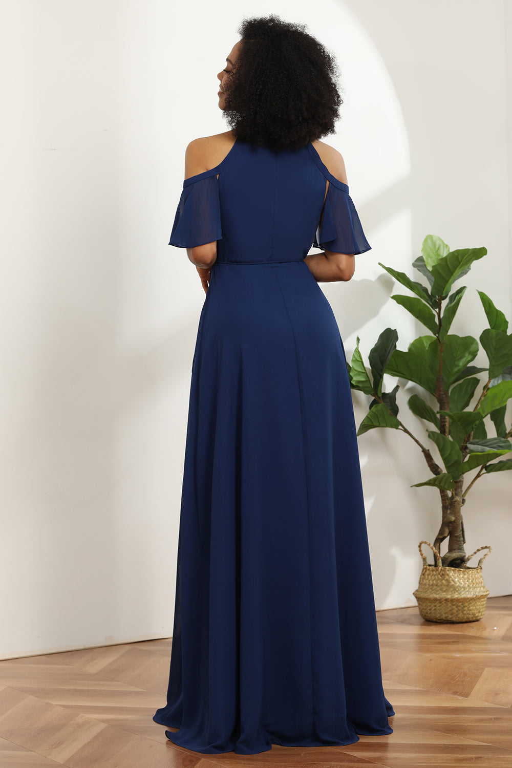 Cold Shoulder Navy Chiffon brudepike kjole med spalte