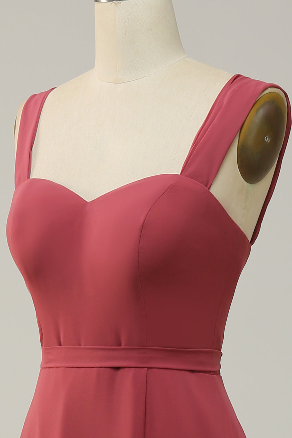 Sweetheart ermeløs lang brudepike kjole med spalt