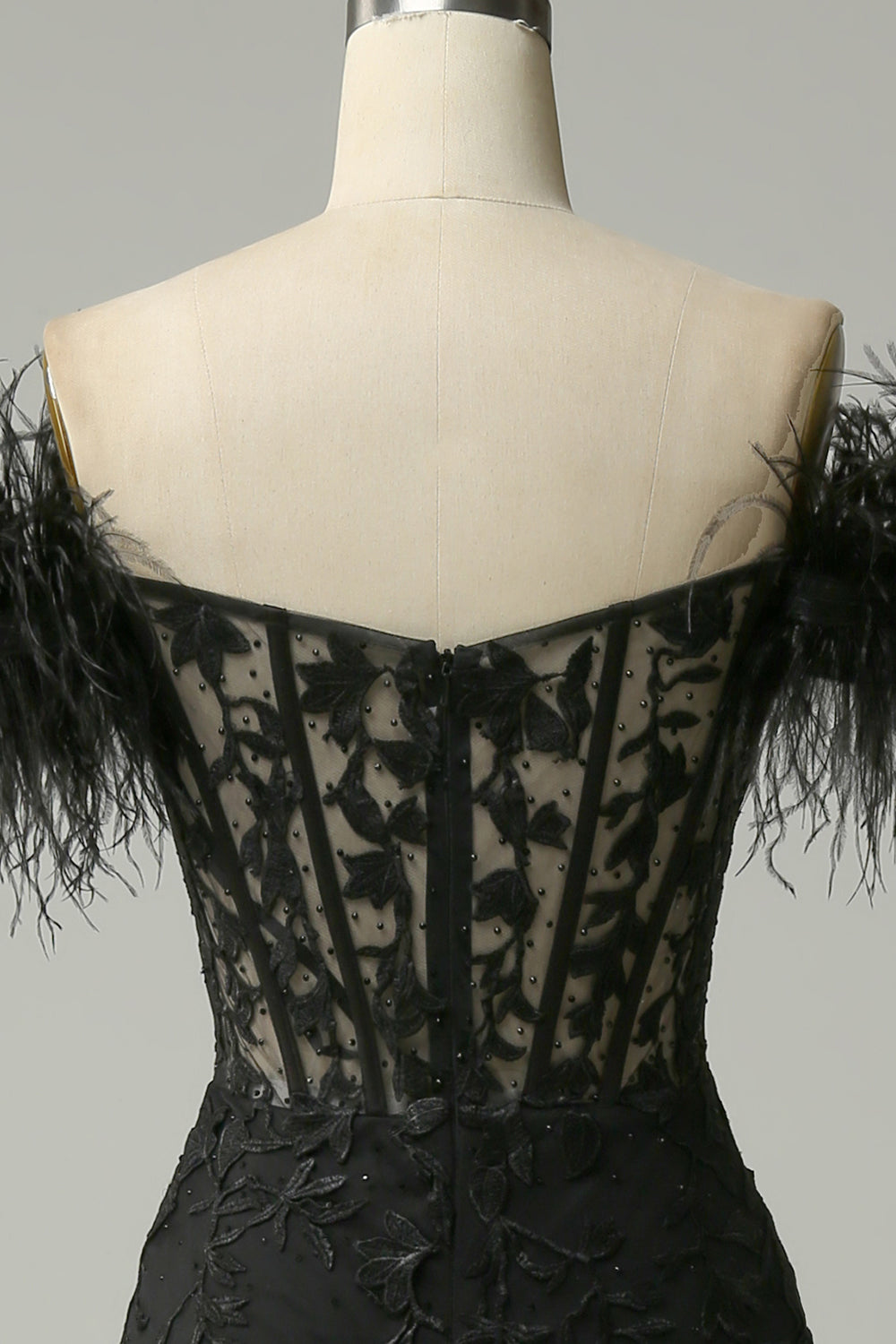 Av skulderen Black Mermaid Prom kjole med fjær