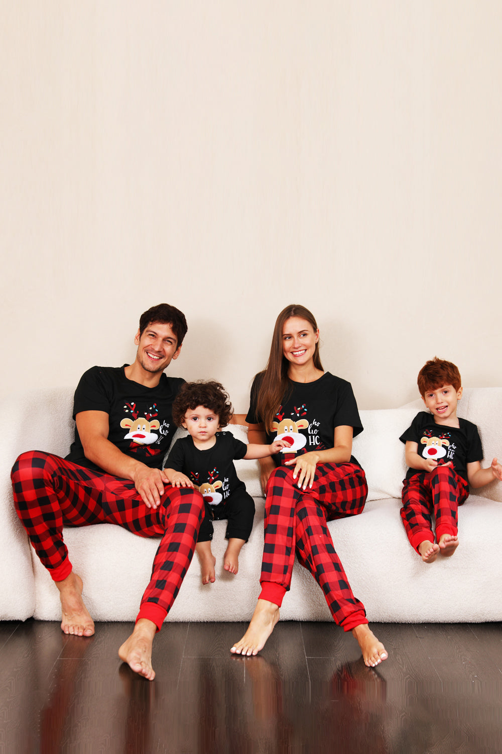 Red Plaid Christmas Family Matchende pyjamassett med korte ermer