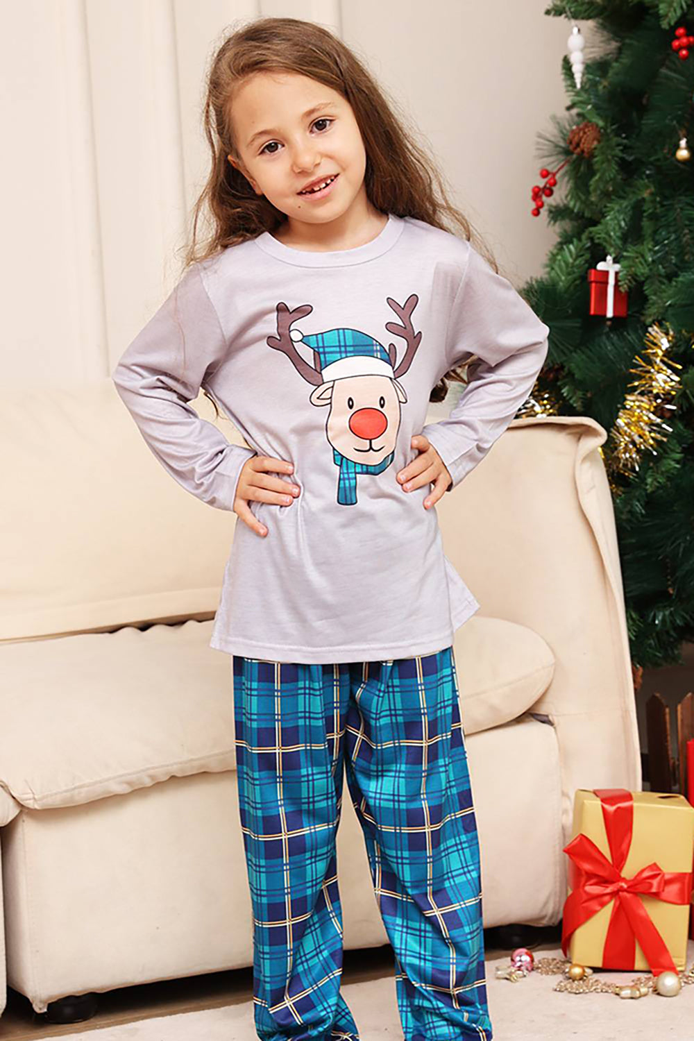 Grå hjort og blå rutete julefamilie matchende pyjamassett