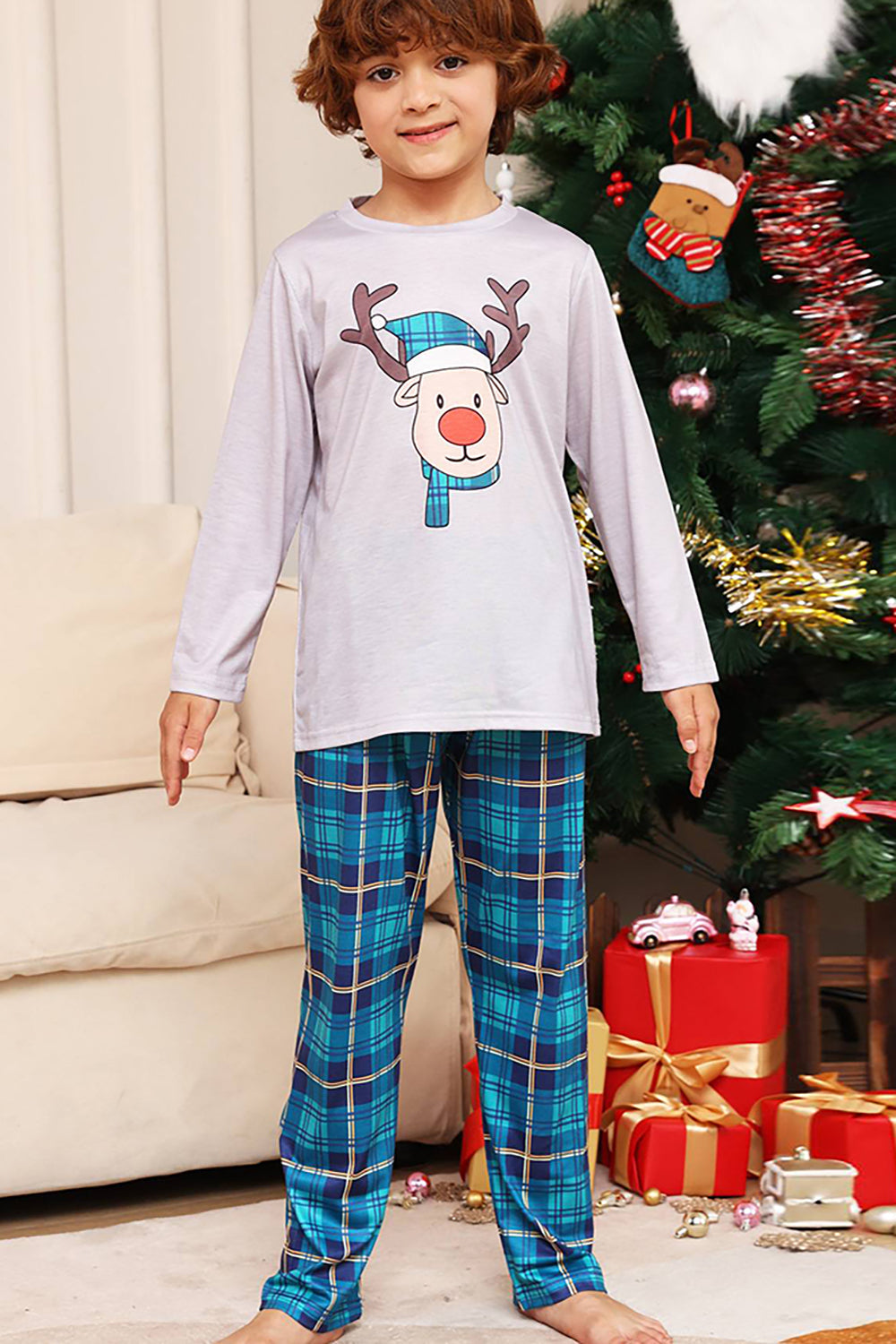 Grå hjort og blå rutete julefamilie matchende pyjamassett