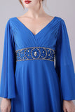 Royal Blue A-Line V-hals plissert gulvlengde mor til bruden kjole med perler